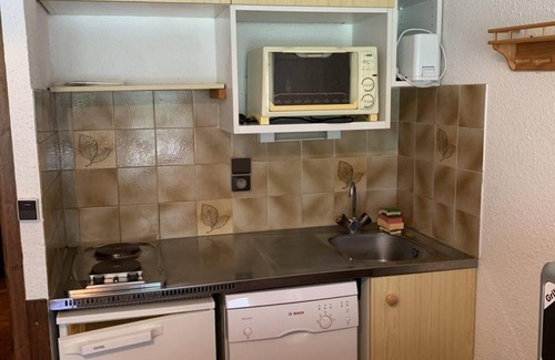 Champagny-en-Vanoise Apartment | 100m from ski slopes, 1st floor, view village, balcony, tv, 21m², Champagny-en-Vanoise