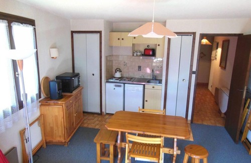 Champagny-en-Vanoise Apartment | 100m from ski slopes, 1st floor, balcony, tv, ski locker, 42m², Champagny-en-Vanoise
