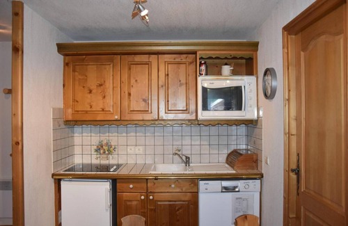 Pralognan-la-Vanoise Apartment | 100m from ski slopes, 1st floor, balcony, tv, ski locker, 45m², Pralognan-la-Vanoise