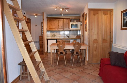 Pralognan-la-Vanoise Apartment | 100m from ski slopes, 1st floor, balcony, tv, ski locker, 45m², Pralognan-la-Vanoise