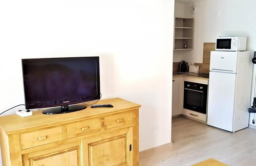 La Joue du Loup Apartment | 100m from ski slopes, Ground floor, terrace, balcony, parking, tv, 31m², La Joue du Loup