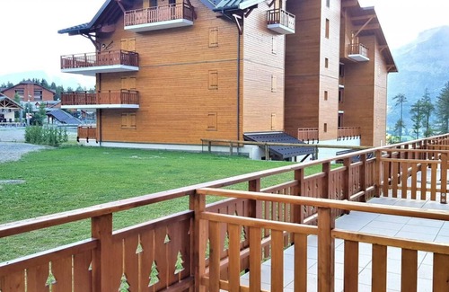 La Joue du Loup Apartment | 100m from ski slopes, Ground floor, terrace, balcony, parking, tv, 31m², La Joue du Loup