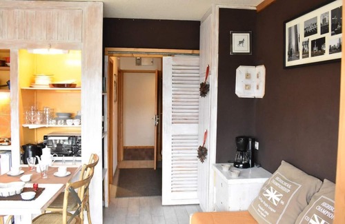 Meribel Apartment | 100m from ski slopes, ski locker, 28m², Méribel