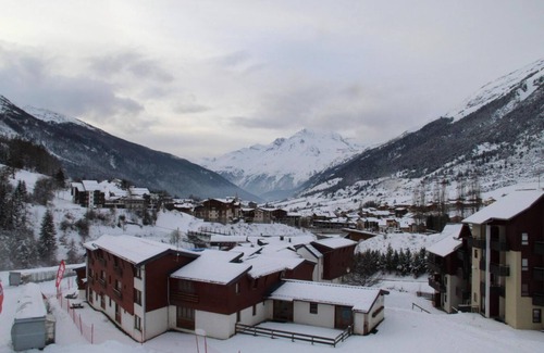 Lanslevillard Apartment | 100m from ski slopes, 1st floor, balcony, tv, ski locker, 21m², Val Cenis