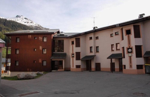 Lanslevillard Apartment | 100m from ski slopes, 1st floor, balcony, tv, ski locker, 21m², Val Cenis