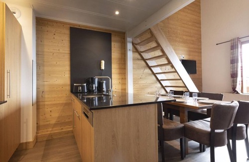 Val-Thorens Apartment | 100m from ski slopes, fitness, swimming pool, sauna, jacuzzi, hammam, balcony, tv, ski locker, 60m²