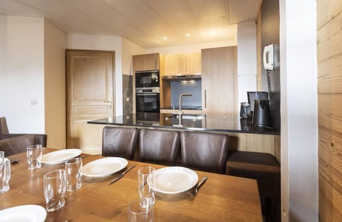 Val-Thorens Apartment | 100m from ski slopes, fitness, swimming pool, sauna, jacuzzi, hammam, balcony, tv, ski locker, 60m²