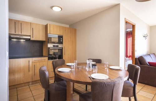 Val-Thorens Apartment | 100m from ski slopes, fitness, swimming pool, sauna, jacuzzi, hammam, balcony, tv, ski locker, 60m²