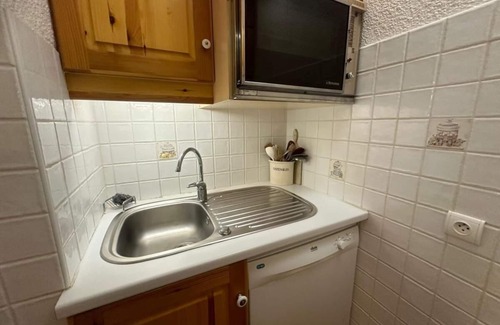 Macot-la-Plagne Apartment | 100m from ski slopes, 2nd floor, view ski slopes, swimming pool, balcony, tv, ski locker, 35m²