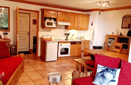 Montalbert Apartment | 100m from ski slopes, 1st floor, balcony, tv, 65m², Montalbert