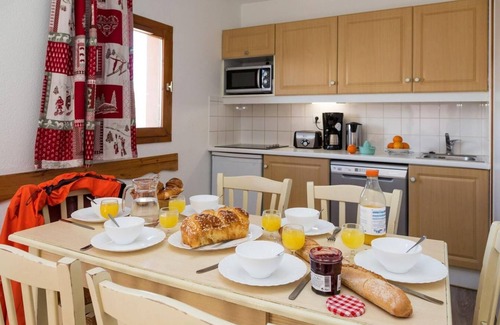 Valmeinier Apartment | 100m from ski slopes, tv, ski locker, 24-28m², Valmeinier