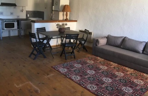Croce Apartment | 100m2 apartment in large historic house