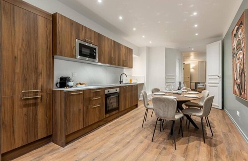 Vivienne Apartment | 100m2 Uber Chic-Discover the city's treasured buildings and iconic Place Vendome