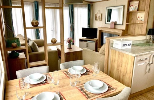 Bude Cabin | 102, Duckpool- a comfortable, spacious modern holiday home, close to amenities