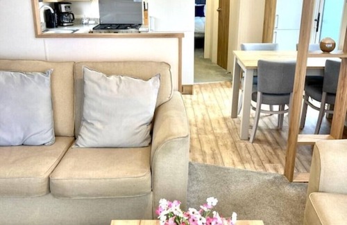 Bude Cabin | 102, Duckpool- a comfortable, spacious modern holiday home, close to amenities