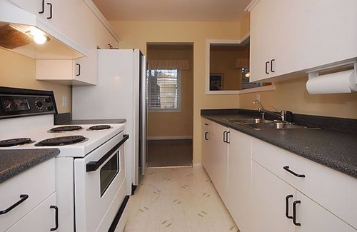 Cordova Bay Apartment | #102 Mysty Woods - 2 Bedroom Garden Suite