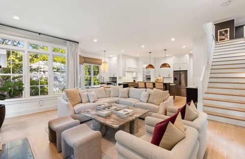 Nashville Apartment | 1037 Battery Lane Nashville (Charissa) - Luxury Home in Green Hills with Garage and Fenced Yard