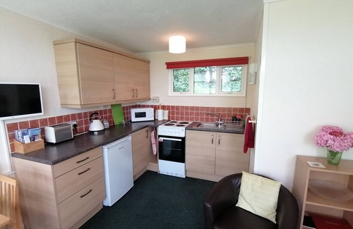 Cromer Ski Chalet | 107 Kings Chalet Park - a holiday chalet in Cromer