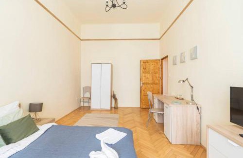 Belso-Ferencvaros Apartment | 108m2 3 Bedroom Central Apartment with 2,5 bath