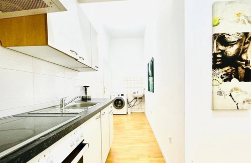 Ottakring Apartment | 10BR Apt for Groups 8Min to Rathausplatz