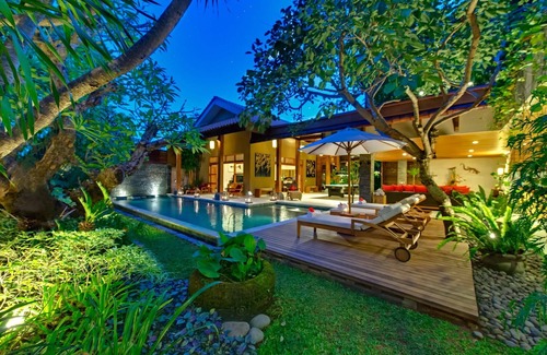 Laksmana Villa | 10BR Luxury Villa By The Beach, Seminyak - W/Swimming Pool!