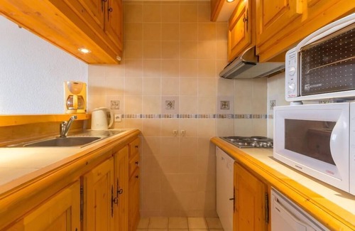 Arc-1800 Apartment | 10m from resort center, 2nd floor, view valley, balcony, tv, 33m², Les Arcs