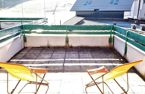 La Joue du Loup Apartment | 10m from ski slopes, 1st floor, view ski slopes, terrace, tv, ski locker, 60m², La Joue du Loup