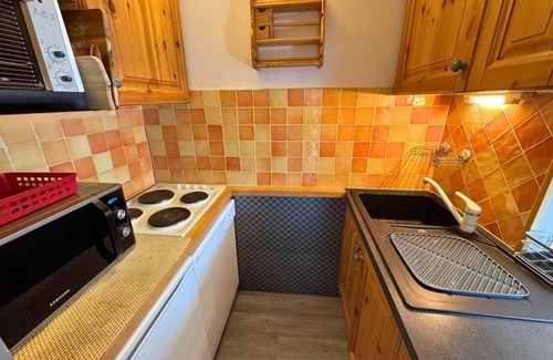 Reberty Apartment | 10m from ski slopes, 2nd floor, balcony, parking, tv, ski locker, 67m², Les Menuires