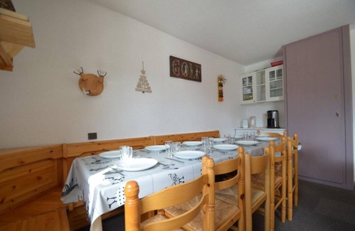 Reberty Apartment | 10m from ski slopes, 2nd floor, balcony, parking, tv, ski locker, 67m², Les Menuires