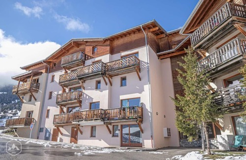 Aussois Apartment | 10m from ski slopes, 1st floor, balcony, tv, ski locker, 36m², Aussois