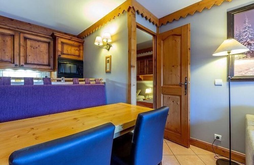Aime Apartment | 10m from ski slopes, 5th floor, view mountain, swimming pool, sauna, hammam, balcony, tv, ski locker