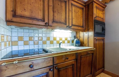Aime Apartment | 10m from ski slopes, 5th floor, view mountain, swimming pool, sauna, hammam, balcony, tv, ski locker