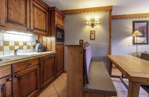 Aime Apartment | 10m from ski slopes, 5th floor, view mountain, swimming pool, sauna, hammam, balcony, tv, ski locker