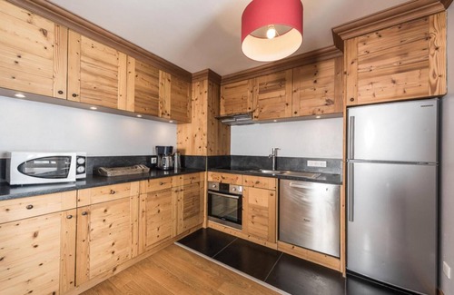Le Lavachet Apartment | 10m from ski slopes, 5th floor, view ski slopes, balcony, tv, ski locker, 83m², Tignes