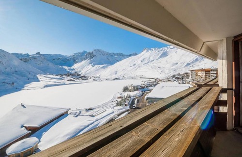 Tignes le Lac Apartment | 10m from ski slopes, 7th floor, tv, ski locker, 16m², Tignes