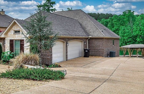 Hot Springs Village House | 10MansWy | Lake Granada | Home | Sleeps 8