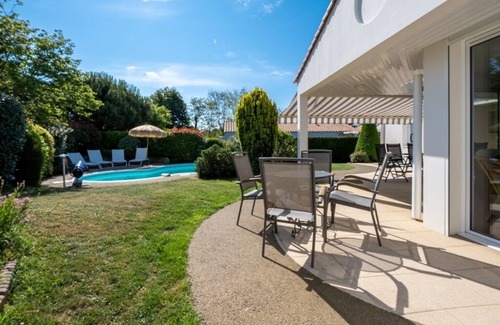 Chateau-d'Olonne Villa | 10min walk to the sea! Air-conditioned villa with private pool