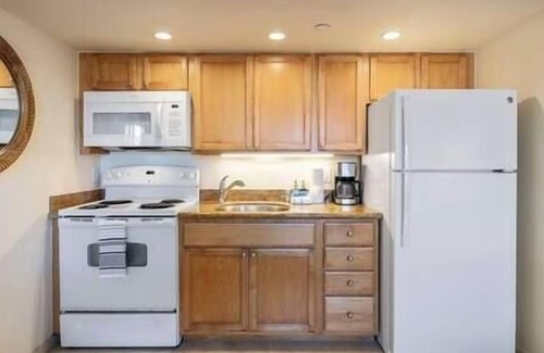 Kahana Apartment | 10th floor partial ocean view studio @ Royal Kahana Resortnn