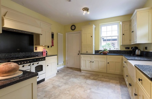 Wainfleet All Saints Cottage | 11 bedroom accommodation in Wainfleet All Saints, near Skegness