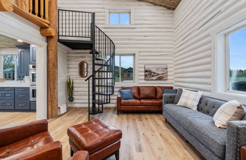 St. Charles Apartment | 11 cabins! Hot tub! Family Reunion! Business Retreat! Sleeps 50+