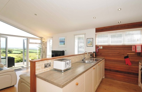 Dobwalls Cottage | 11 HORIZON VIEW, family friendly, luxury holiday cottage in Dobwalls