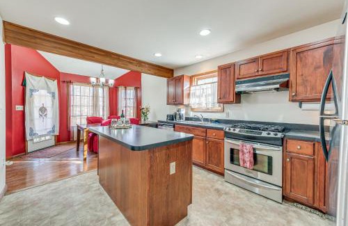 Tobyhanna House | 11 Mi to Camelback Resort Tobyhanna Home!