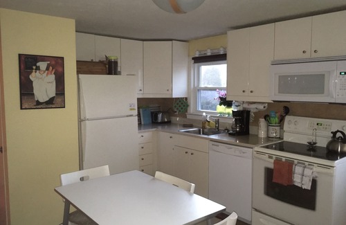 Falmouth House | 11 Quiet duplex by the beach, short walk to Falmouth Village, high-speed WiFi