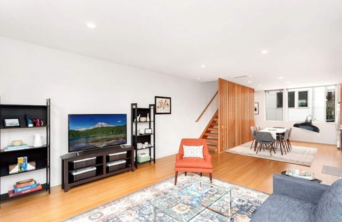 Atlantic Apartment | 110 - King St Townhouse