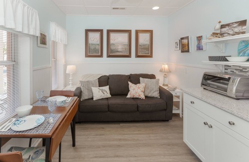 Isle of Palms Condo | #110 Picture Perfect Studio w Sleeper Sofa & Pool