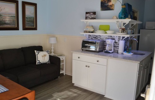 Isle of Palms Condo | #110 Picture Perfect Studio w Sleeper Sofa & Pool
