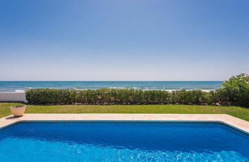 Urbanizacion Marbessa Villa | 1100 Marbella Beachfront first line