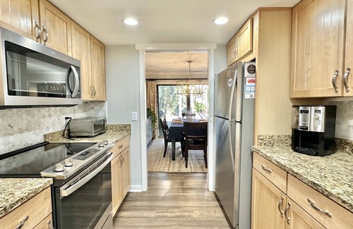 Shipyard Plantation Villa | 1104 Shipmaster - UPDATED 4BR IN SHIPYARD! GOLF VIEWS! WALK OR BIKE TO BEACH!