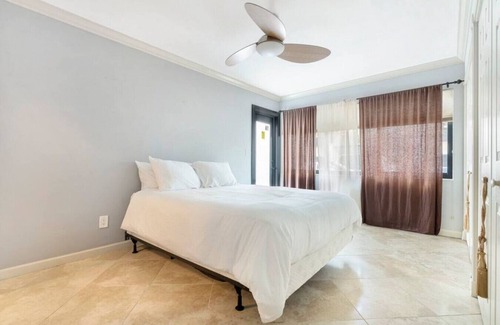 Nurmi Isles Apartment | 111 #1 · Las Olas pool house with boat rentals available !