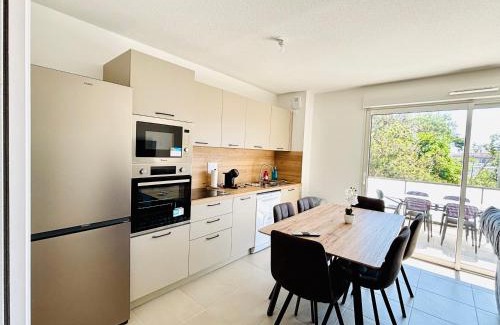 Vias Apartment | 111 Acces direct 3min de la MER,2 places de parking gratuite, terrasse